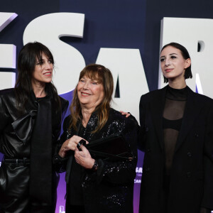 Jane Birkin avec Charlotte Gainsbourg et sa fille Alice Attal au photocall de la 48ème cérémonie des César à l'Olympia à Paris le 24 février 2023 © Dominique Jacovides / Olivier Borde / Bestimage 