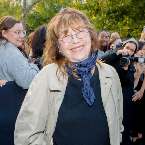 Jane Birkin, désormais "vulnérable" se rapproche peu à peu de son petit fils Ben.
Jane Birkin - Arrivées au défilé Acne Studios Collection Femme Prêt-à-porter Printemps/Eté lors de la Fashion Week de Paris, France © Veeren-Clovis/Bestimage 