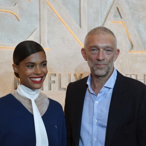 Avec son épouse Tina Kunakey, il est devenu père une troisième fois, d'une petite Amazonie
Vincent Cassel et Tina Kunakey - Avant-première du film "Athena" à la salle Pleyel à Paris le 13 septembre 2022 © Giancarlo Gorassini / Bestimage