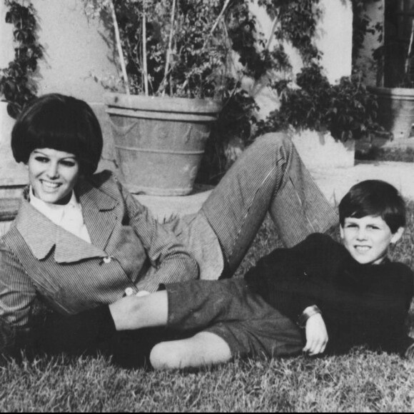 Archives - Claudia Cardinale et son fils Patrick à Rome en 1967.