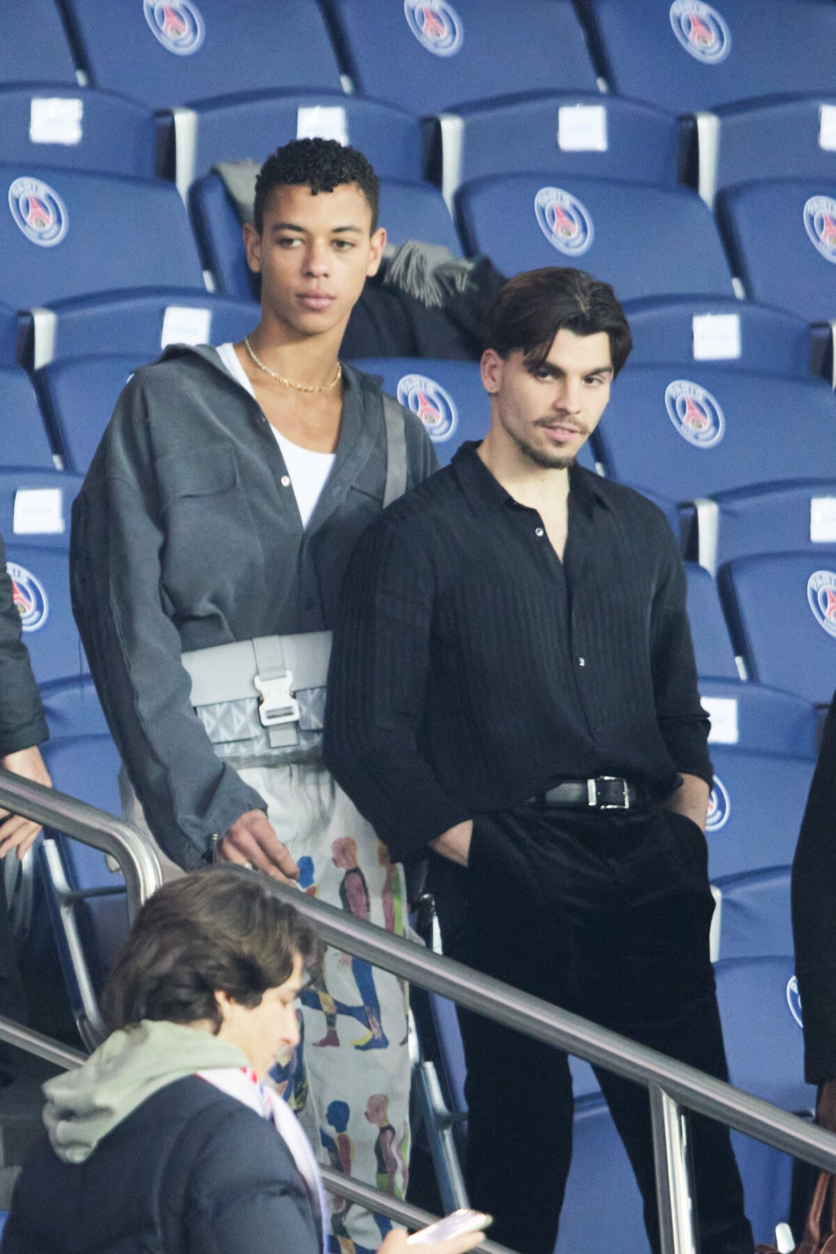 Photo : Guillaume Diop et Aurélien Gay - Tribunes lors du match de  championnat de Ligue 1 Uber Eats opposant le Paris Saint-Germain (PSG) au  RC Lens (3-1) au Parc des Princes