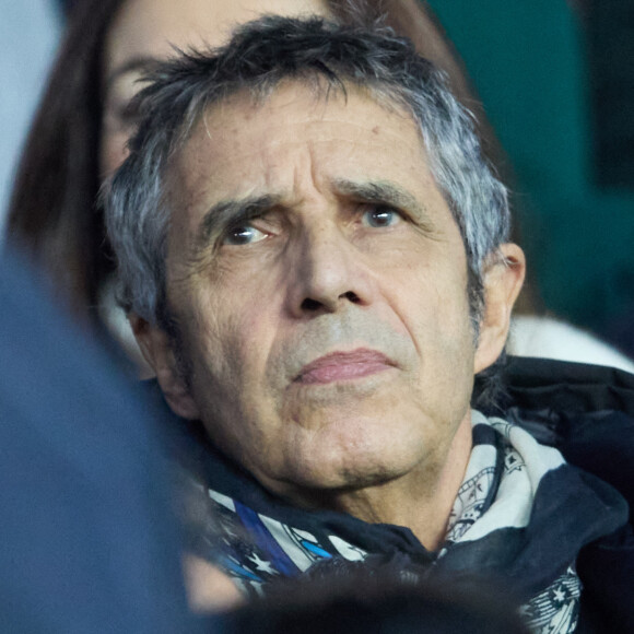 Le championnat de Ligue 1 Uber Eats poursuit sa route.
Julien Clerc - Tribunes lors du match de championnat de Ligue 1 Uber Eats opposant le Paris Saint-Germain (PSG) au RC Lens (3-1) au Parc des Princes à Paris. © Cyril Moreau/Bestimage