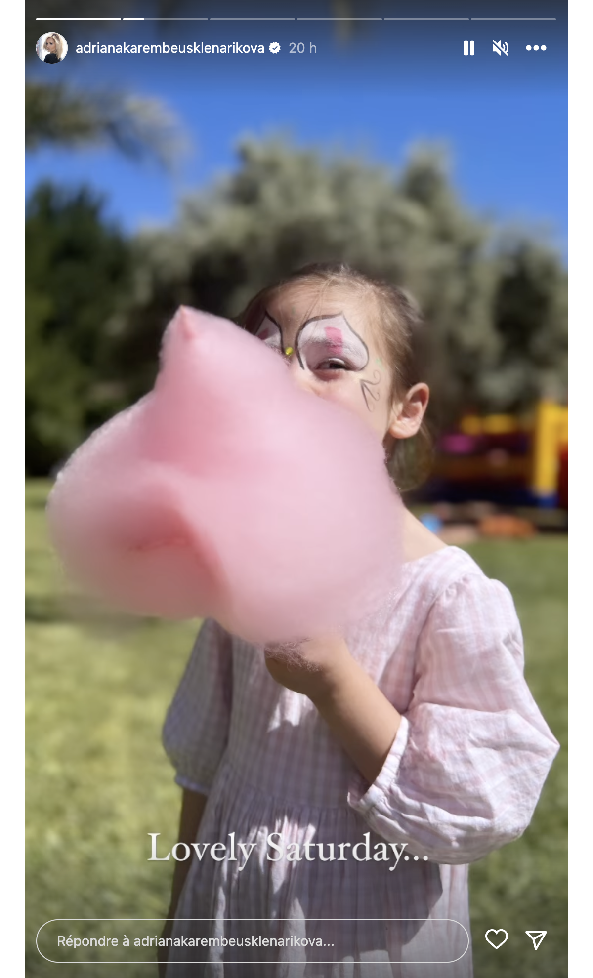 photo-la-petite-fille-a-dans-un-premier-temps-partag-un-d-jeuner