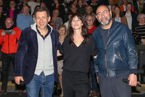 Dany Boon , Charlotte Gainsbourg et Kad Merad à la première du film "La Vie pour de vrai" à Lille, France, le 1er avril 2023. © Stéphane Vansteenkiste/Bestimage 