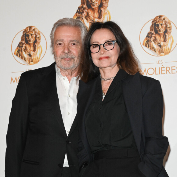 Pierre Arditi, Evelyne Bouix au photocall de la 33ème cérémonie des Molières aux Folies Bergère à Paris le 30 mai 2022. © Coadic Guirec / Bestimage 