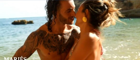 Et lors d'une baignade, ils étaient plus tactiles que jamais
Léa et Emmanuel dans l'épisode de "Mariés au premier regard 2023" du 24 avril