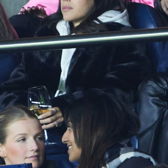 Bruna Biancardi (compagne de Neymar) - People dans les tribunes du match de Ligue 1 Uber Eats "PSG contre Angers" (2-0) au Parc des Princes à Paris le 11 janvier 2023. © Cyril Moreau/Bestimage