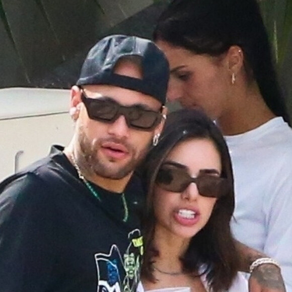 Neymar bientôt papa pour la deuxième fois ! 
Neymar Jr et sa compagne Cindy Marquezine se prélassent avec des amis au "Fontainebleau Resort" à Miami.