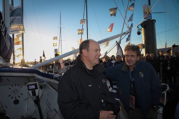 Il les laisse hériter de toute sa fortune. 
Le prince Albert II de Monaco, le baron Benjamin de Rothschild - Le prince Albert II de Monaco et Pierre Casiraghi à bord du monocoque "Gitana", la veille du départ du "Vendée Globe" aux Sables d'Olonne le 5 novembre 2016. 