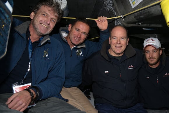 Le baron Benjamin de Rothschild, Sébastien Josse (skipper du Gitana), le prince Albert II de Monaco et Pierre Casiraghi - Le prince Albert II de Monaco et Pierre Casiraghi à bord du monocoque "Gitana", la veille du départ du "Vendée Globe" aux Sables d'Olonne le 5 novembre 2016. 