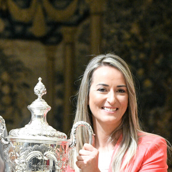 Le roi Felipe VI et la reine Letizia d'Espagne, assistent à la remise des prix "National Sports Awards" au Palais Royal d'El Pardo à Madrid, le 18 avril 2023. 