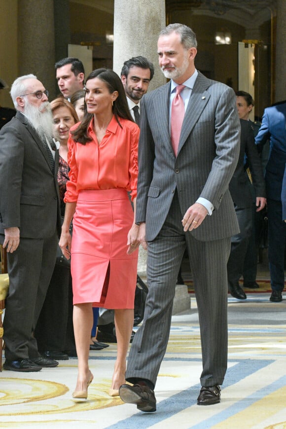 Le roi Felipe VI et la reine Letizia d'Espagne, assistent à la remise des prix "National Sports Awards" au Palais Royal d'El Pardo à Madrid, le 18 avril 2023. 