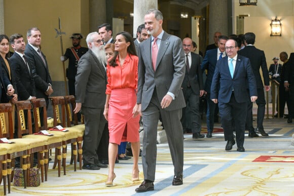 Le roi Felipe VI et la reine Letizia d'Espagne, assistent à la remise des prix "National Sports Awards" au Palais Royal d'El Pardo à Madrid, le 18 avril 2023. 