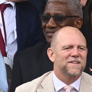 Boris Johnson, Kate Catherine Middleton, duchesse de Cambridge et leurs enfants, le prince Louis, Mike Tindall, Mia Tindall - La famille royale d'Angleterre lors de la parade devant le palais de Buckingham, à l'occasion du jubilé de la reine d'Angleterre. le 5 juin 2022