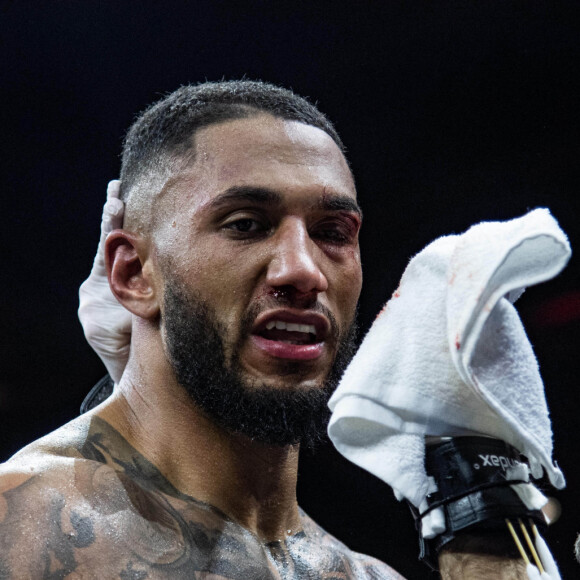 Le français Tony Yoka s'incline face au français d'origine camerounaise Carlos Takam lors d'un combat international de boxe poids lourd de 10 rounds au Zénith de Paris, France, le 11 mars 2023. © Baptiste Autissier/Panoramic/Bestimage