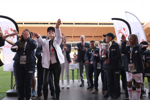 Un moment inoubliable pour le couple royal
Le prince Albert II de Monaco et la princesse Charlène de Monaco. Les Équatoriens ont lancé la Macarena avec le coupe souverain. - Édition 2023 du Tournoi Sainte Dévote de Rugby au Stade Louis II à Monaco le 22 Avril 2023. © Claudia Albuquerque / Bestimage 