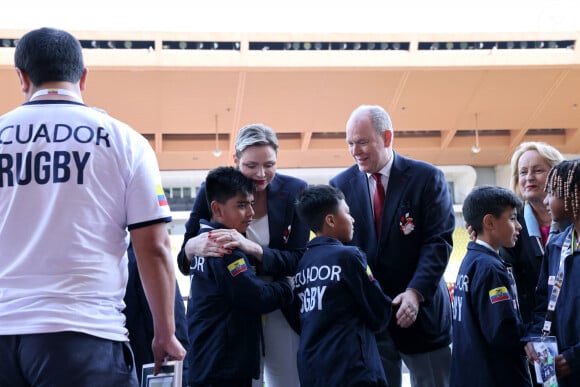 Le prince Albert II de Monaco et la princesse Charlène de Monaco. Remise de prix . - Édition 2023 du Tournoi Sainte Dévote de Rugby au Stade Louis II à Monaco le 22 Avril 2023. © Claudia Albuquerque / Bestimage 