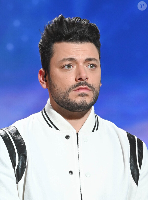 Il est l'un des humoristes préférés des Français. Mais voilà que Kev Adams se retrouve en pleine polémique. 
Kev Adams - Les personnalités se mobilisent lors de la 36ème édition du Téléthon sur le plateau de France 2, avec pour parrain K.Adams. © Coadic GUIREC / Bestimage