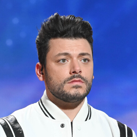Il est l'un des humoristes préférés des Français. Mais voilà que Kev Adams se retrouve en pleine polémique. 
Kev Adams - Les personnalités se mobilisent lors de la 36ème édition du Téléthon sur le plateau de France 2, avec pour parrain K.Adams. © Coadic GUIREC / Bestimage