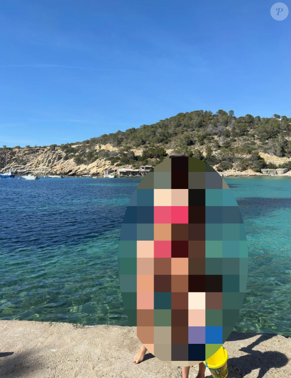 Une ancienne Miss France a fait une apparition remarquée sur Instagram en partageant une photo d'elle en maillot de bain
Une ancienne Miss France dévoile ses abdos incroyables en maillot de bain - Instagram