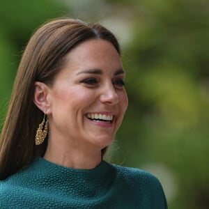 Mais il est vrai qu'elle a elle même déjà fait des brushings de ce type.
Kate Catherine Middleton, duchesse de Cambridge, va remettre le prix "British Fashion Council" au Design Museum de Londres. Le 4 mai 2022 