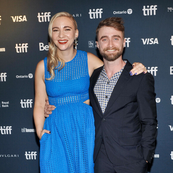 Un couple très discret, à tel point que ce sont grâce à ces photos relayées par le "Daily Mail" que l'on vient d'apprendre la naissance du bébé.
Naissance - Daniel Radcliffe est papa pour la première fois - Daniel Radcliffe et sa compagne Erin Darke - Photocall du film "Weird: The Al Yankovic Story" lors de la 47ème édition du Festival International du Film de Toronto (TIFF) le 8 septembre 2022. 