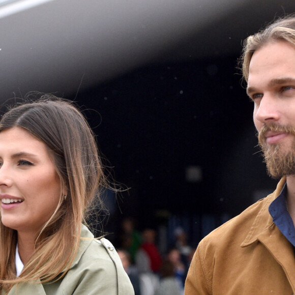 Camille Cerf (Miss France 2015 et Ambassadrice du LGCT-LPEJ 2022), son compagnon Théo Fleury et le chien Romeo - 8ème édition du "Longines Paris Eiffel Jumping" au Champ de Mars à Paris, le 25 juin 2022. © Perusseau/Gorassini/Tribeca/Bestimage