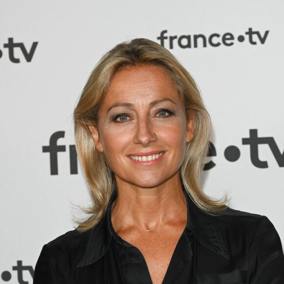 Née à Saint-Jean-de-Luz, la journaliste voue un amour profond pour le pays basque.
Anne-Sophie Lapix au photocall pour la conférence de presse de rentrée de France TV à la Grande Halle de la Villette à Paris, France, le 6 juillet 2022. © Coadic Guirec/Bestimage