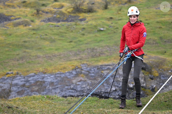 Le prince William, prince de Galles, et Catherine (Kate) Middleton, princesse de Galles, en visite au siège de l'équipe de sauvetage en montagne de Central Beacons à Merthyr Tydfil, au Pays de Galles, le 27 avril 2023. 