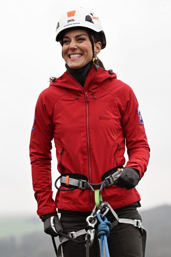 Le prince William, prince de Galles, et Catherine (Kate) Middleton, princesse de Galles, en visite au siège de l'équipe de sauvetage en montagne de Central Beacons à Merthyr Tydfil, au Pays de Galles, le 27 avril 2023. 