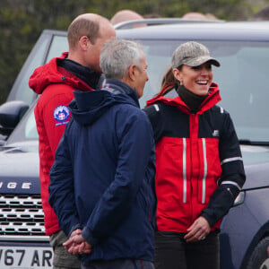 Le prince William, prince de Galles, et Catherine (Kate) Middleton, princesse de Galles, en visite au siège de l'équipe de sauvetage en montagne de Central Beacons à Merthyr Tydfil, au Pays de Galles, le 27 avril 2023. 