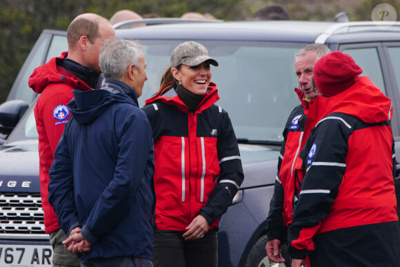 Le prince William, prince de Galles, et Catherine (Kate) Middleton, princesse de Galles, en visite au siège de l'équipe de sauvetage en montagne de Central Beacons à Merthyr Tydfil, au Pays de Galles, le 27 avril 2023. 