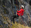 Casque vissé sur la tête,  chaussures adéquates, la descente en rappel est franchement impressionnante. 
Le prince William, prince de Galles, et Catherine (Kate) Middleton, princesse de Galles, en visite au siège de l'équipe de sauvetage en montagne de Central Beacons à Merthyr Tydfil, au Pays de Galles, le 27 avril 2023.