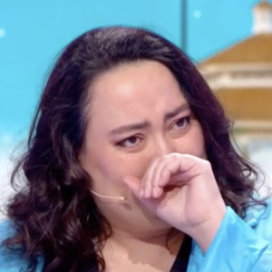 Séquence émotion dans "Les 12 Coups de midi" !
Céline, la championne des "12 Coups de midi" très émue, finit en larmes dans les "12 Coups de midi" - TF1