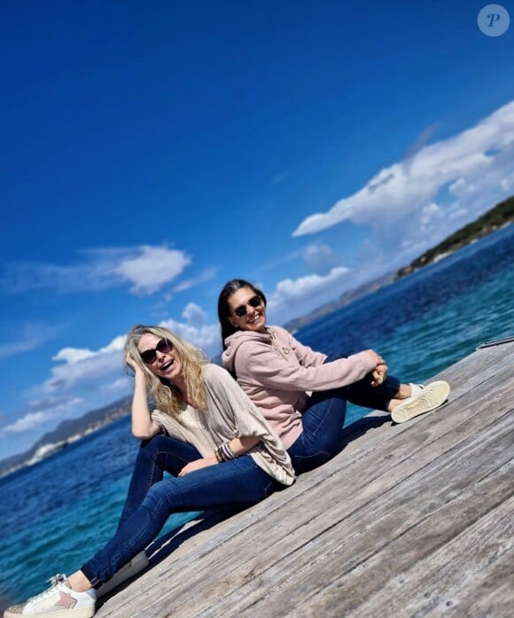 Elles se sont rendues sur les lieux de la série Sous le Soleil.
Tonya Kinzinger et Adeline Blondieau se sont retrouvées à Saint-Tropez.