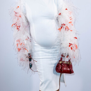 Amel Bent, enceinte, au photocall du défilé femme Giambattista Valli Automne/Hiver 2022/2023 lors de la Fashion Week de Paris, France, le 7 mars 2022. © Olivier Borde/Bestimage 