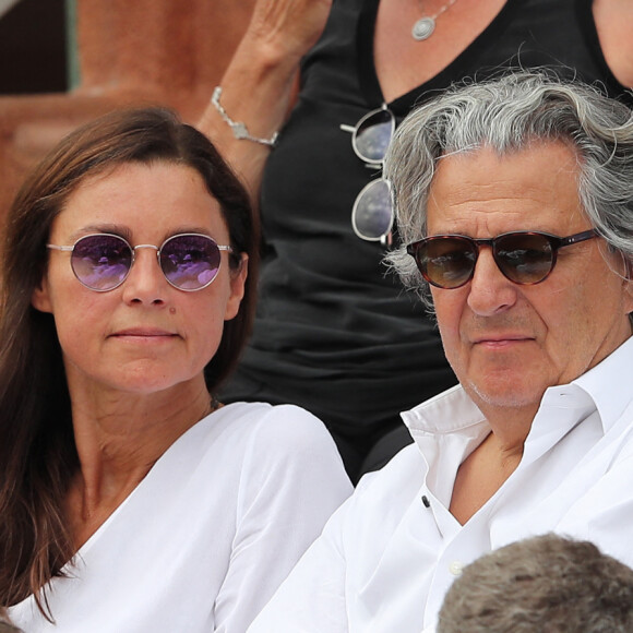  Christian Clavier était auparavant en couple avec Marie-Anne Chazel
Christian Clavier et sa compagne Isabelle De Araujo - People dans les tribunes lors de la finale homme des Internationaux de Tennis de Roland-Garros à Paris le 11 juin 2017. © Dominique Jacovides-Cyril Moreau/Bestimage 