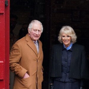 Le roi Charles III d'Angleterre et Camilla Parker Bowles, reine consort d'Angleterre, arrivent pour une visite à Talbot Yard Food Court à Malton, le 5 avril 2023. Cette visite a pour but de rencontrer des producteurs d'aliments et de boissons afin d'en savoir plus sur leurs produits locaux. 
