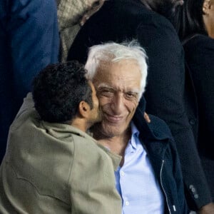 Jamel Debbouze, Gérard Darmon - People assistent au match aller de la Ligue des Champions entre le Paris Saint-Germain et la Juventus (2-1) au Parc des Princes à Paris le 6 septembre 2022.