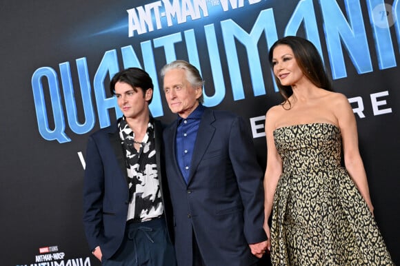 Dylan Michael Douglas, Michael Douglas et Catherine Zeta-Jones au photocall du film Ant-Man et la Guêpe : Quantumania au Regency Village à Los Angeles le 6 février 2023.