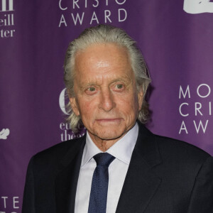 Michael Douglas au photocall de la soirée de gala des "21ème Monte Cristo Awards" à New York, le 11 avril 2022. 