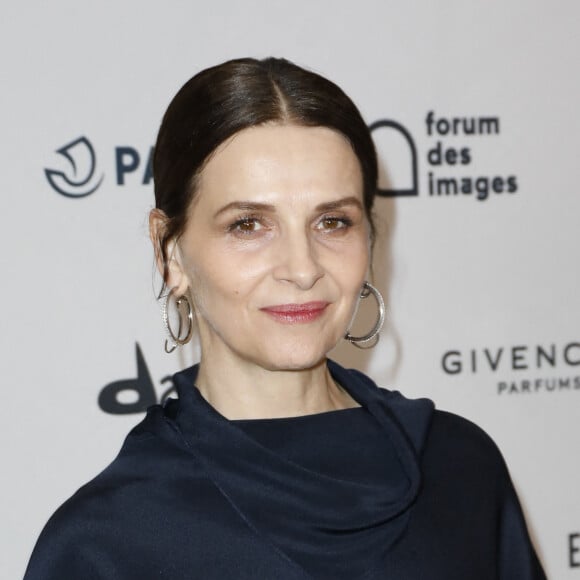 "J'ai de la chance d'avoir une belle santé, un acupuncteur pour me réparer, et depuis 30 ans, une assistante, Lina, qui m'accompagne avec ardeur et fidélité. Quant à la bonne étoile..."
Juliette Binoche au photocall de la 28ème Cérémonie des Lumières de la presse internationale au Forum des Images à Paris le 16 janvier 2023. © Marc Ausset-Lacroix / Pierre Perusseau / Bestimage 