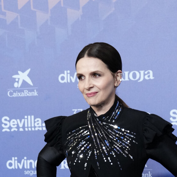 "L'amour a perduré malgré les manques de communication pendant vingt ans."
Juliette Binoche au photocall de la 37ème édition de la cérémonie des Goya, le 11 février 2023. © Jack Abuin/Zuma Press/Bestimage