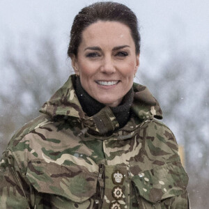 Catherine (Kate) Middleton, princesse de Galles, lors de sa première visite au 1er Bataillon Irish Guards depuis qu'elle est devenu colonel, dans la zone d'entraînement de la plaine de Salisbury, dans le Wiltshire, Royaume Uni, depuis sa nomination comme colonelle de l'Irish Guards par le roi d'Angleterre.