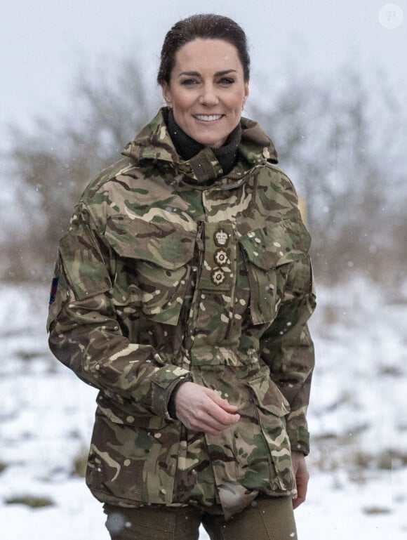 Catherine (Kate) Middleton, princesse de Galles, lors de sa première visite au 1er Bataillon Irish Guards depuis qu'elle est devenu colonel, dans la zone d'entraînement de la plaine de Salisbury, dans le Wiltshire, Royaume Uni, depuis sa nomination comme colonelle de l'Irish Guards par le roi d'Angleterre.