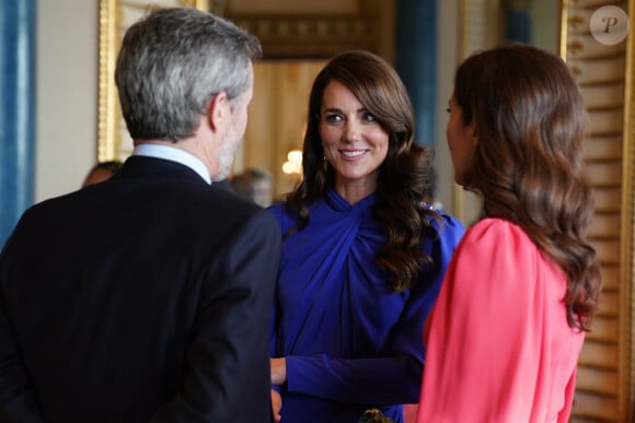 Le couple a en effet fait une apparition remarquée pour la grande réception donnée à Buckingham Palace pour accueillir têtes couronnées et chefs d'états étrangers.
Réception organisée par le roi Charles III, pour les invités étrangers assistant à son couronnement au palais de Buckingham à Londres Catherine (Kate) Middleton, duchesse de Cambridge, le prince Frederik de Danemark et la princesse Mary de Danemark - Réception organisée par le roi Charles III, pour les invités étrangers assistant à son couronnement au palais de Buckingham à Londres, Royaume Uni, le 5 mai 2023. 