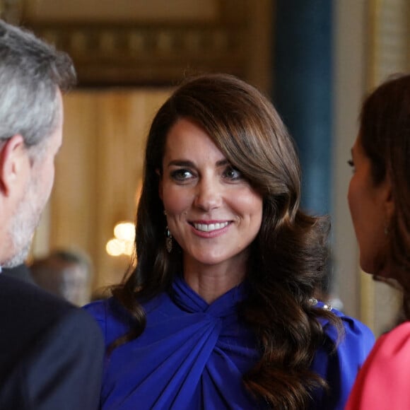 Le couple a en effet fait une apparition remarquée pour la grande réception donnée à Buckingham Palace pour accueillir têtes couronnées et chefs d'états étrangers.
Réception organisée par le roi Charles III, pour les invités étrangers assistant à son couronnement au palais de Buckingham à Londres Catherine (Kate) Middleton, duchesse de Cambridge, le prince Frederik de Danemark et la princesse Mary de Danemark - Réception organisée par le roi Charles III, pour les invités étrangers assistant à son couronnement au palais de Buckingham à Londres, Royaume Uni, le 5 mai 2023. 