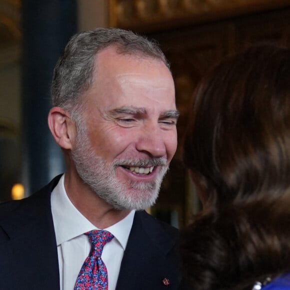 Kate Middleton a échangé avec le roi d'Espagne Felipe VI.
Réception organisée par le roi Charles III, pour les invités étrangers assistant à son couronnement au palais de Buckingham à Londres Le roi Felipe VI d'Espagne et Catherine (Kate) Middleton, duchesse de Cambridge - Réception organisée par le roi Charles III, pour les invités étrangers assistant à son couronnement au palais de Buckingham à Londres, Royaume Uni, le 5 mai 2023.