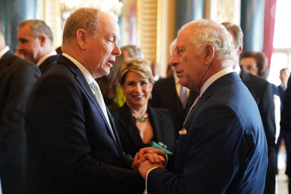 Réception organisée par le roi Charles III, pour les invités étrangers assistant à son couronnement au palais de Buckingham à Londres Le roi Charles III d'Angleterre et le prince Albert II de Monaco - Réception organisée par le roi Charles III, pour les invités étrangers assistant à son couronnement au palais de Buckingham à Londres, Royaume Uni, le 5 mai 2023. 