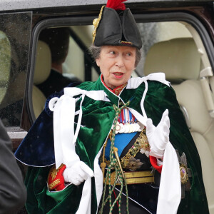 Le chapeau porté par la reine Anne a gâché la vue du prince Harry. 
La princesse Anne arrive à l'abbaye de Westminster de Londres, Royaume-Uni, le 6 mai 2023. © Agence / Bestimage